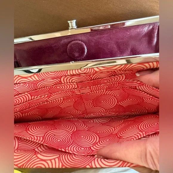 Beautiful Burgundy HOBO Leather Kisslock Clutch - Picture 7 of 9